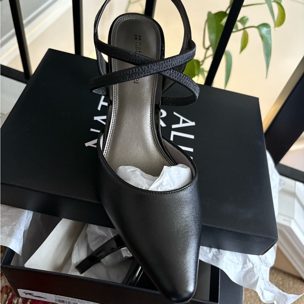 Naturalizer Black Heels Pointed Toe Elegance